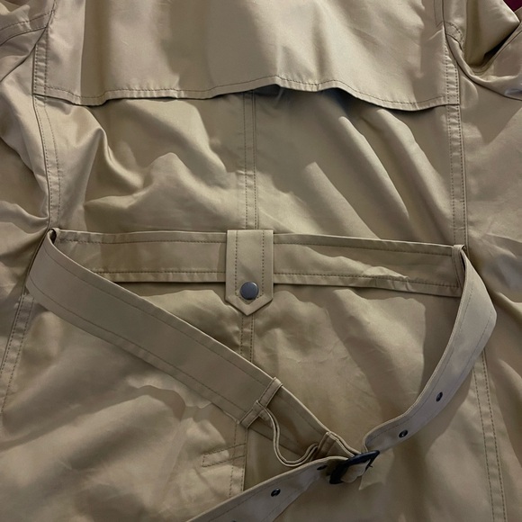 I am listing a men’s Coach trench coat size large - Picture 9 of 10
